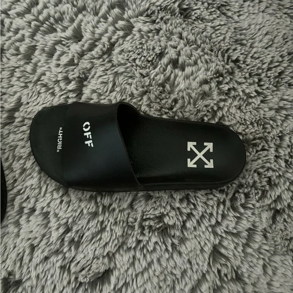 Off white pool slides - Picture 3 of 4